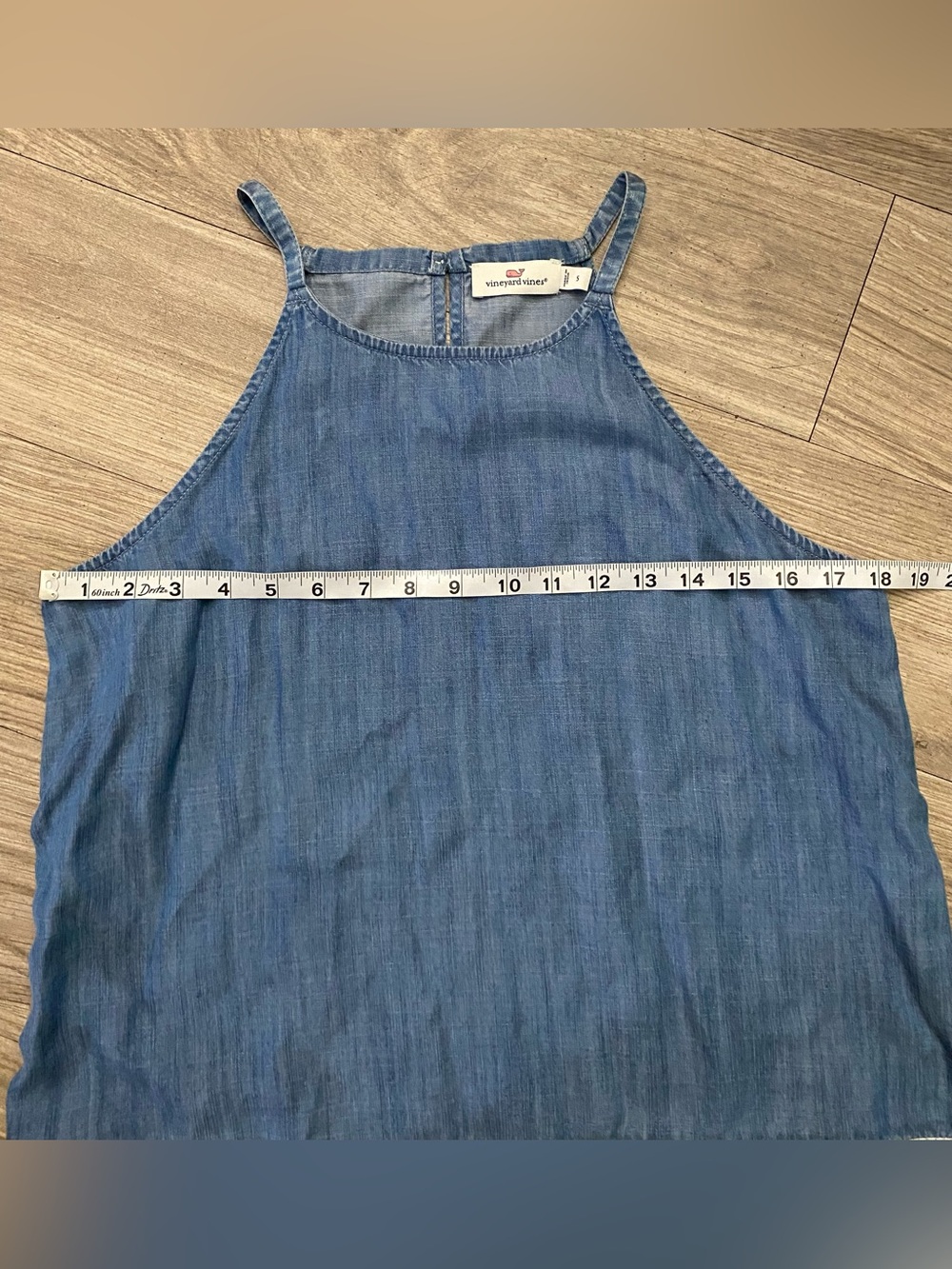Vineyard Vines Chambray Blue Sleeveless Tank with White Embroidered Hem - Picture 4 of 10